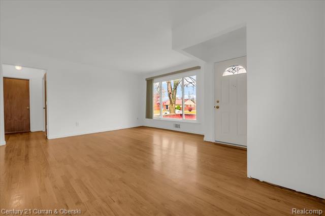 Builiding view two for 18616 Koester, Riverview, MI. 48193