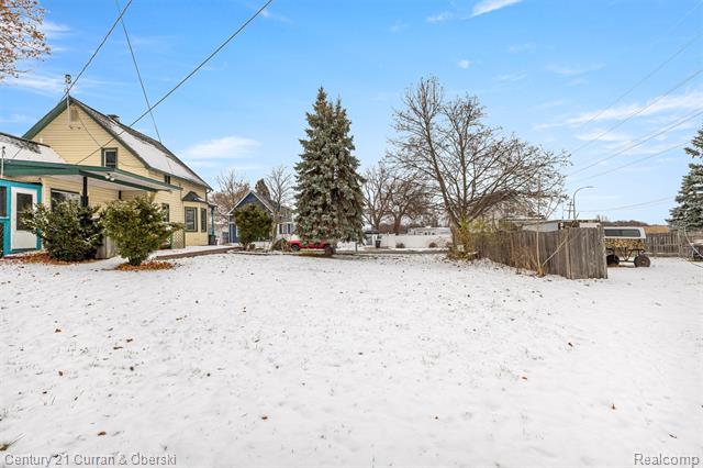 Builiding view twenty seven for 11531 Grant, Riverview, MI. 48193