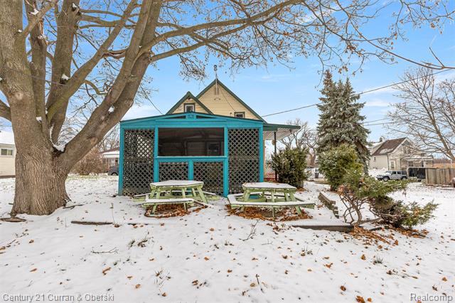 Builiding view twenty three for 11531 Grant, Riverview, MI. 48193