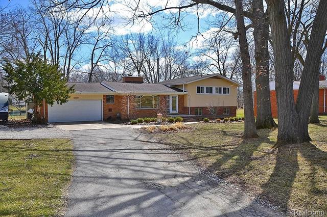 front view for 20405 Thorofare, Grosse Ile, Mi. 48138