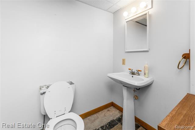 Builiding view eighteen for 13918 Huntington, Riverview, MI. 48193