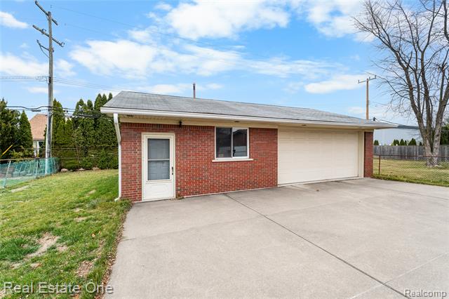 Builiding view five for 13918 Huntington, Riverview, MI. 48193