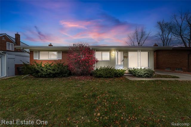 Builiding view one for 13918 Huntington, Riverview, MI. 48193