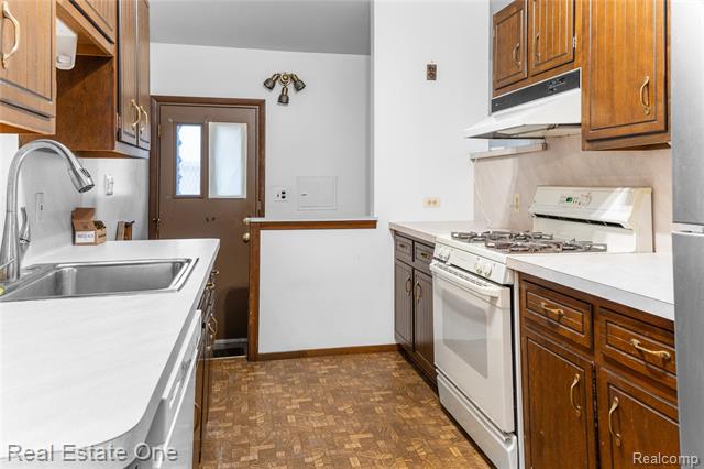 Builiding view ten for 13918 Huntington, Riverview, MI. 48193