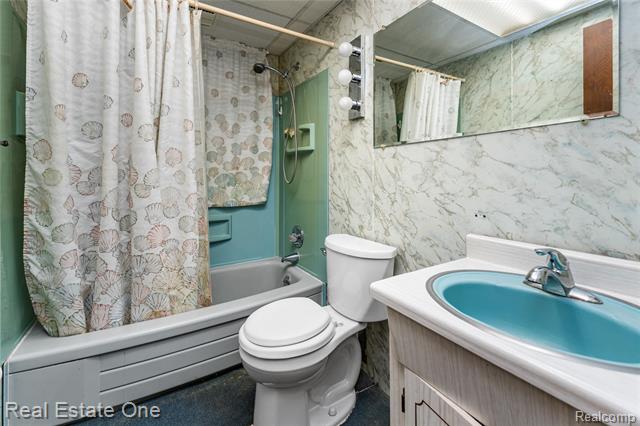 Builiding view twelve for 13918 Huntington, Riverview, MI. 48193