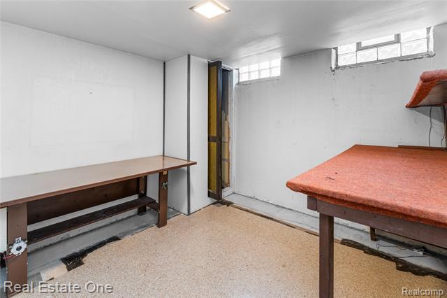 Builiding view twenty for 13918 Huntington, Riverview, MI. 48193