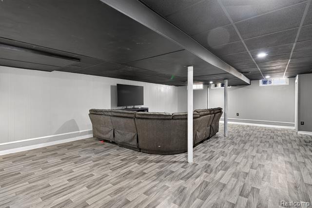 Builiding view fifteen for 16627 Mccann, Southgate, MI. 48195