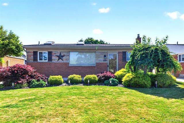 front view for 16627 Mccann, Southgate, Mi. 48195