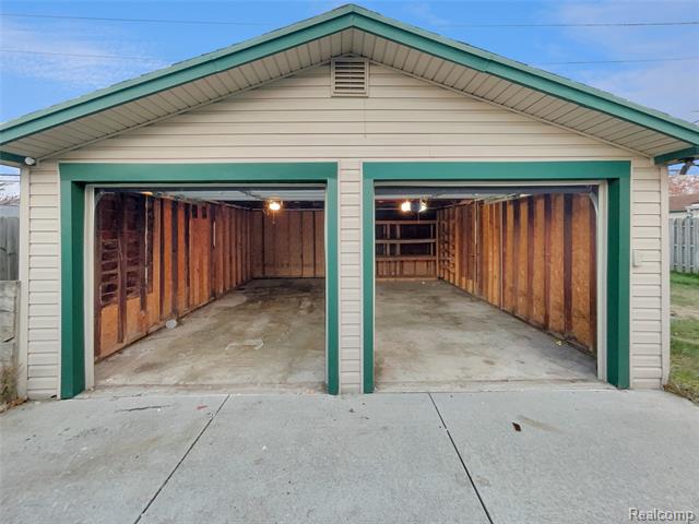 Builiding view thirteen for 18031 Hamann, Riverview, MI. 48193