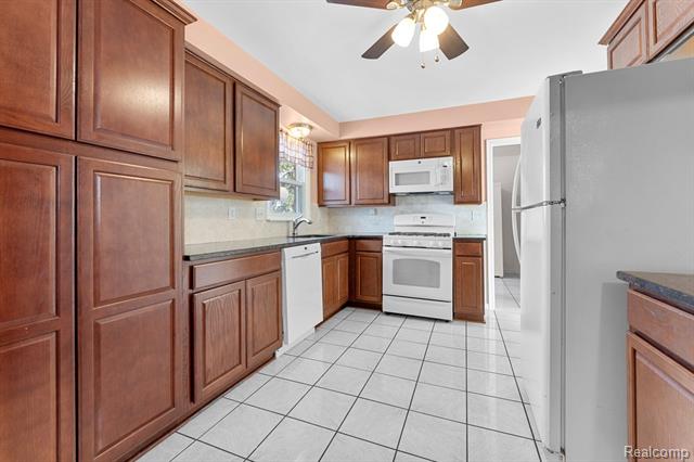 Builiding view five for 12822 Johanna, Riverview, MI. 48193