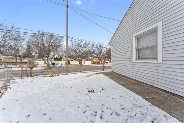 Builiding view nineteen for 12822 Johanna, Riverview, MI. 48193