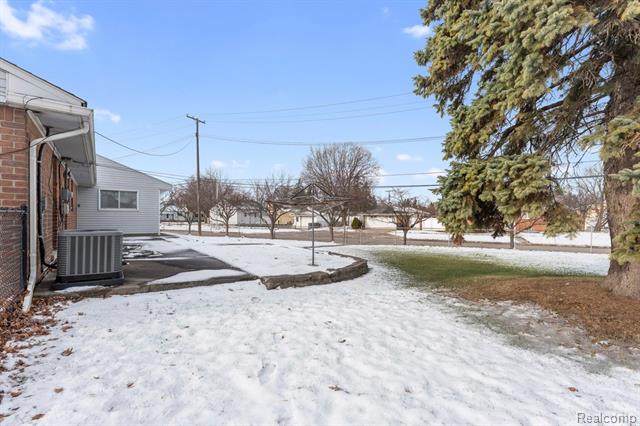 Builiding view twenty one for 12822 Johanna, Riverview, MI. 48193