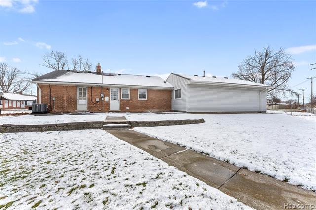 Builiding view twenty three for 12822 Johanna, Riverview, MI. 48193