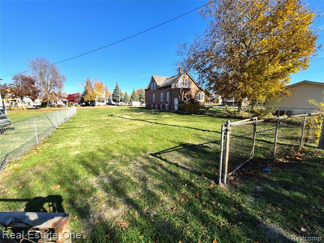 Builiding view thirteen for 505 Forest, Wyandotte, MI. 48192