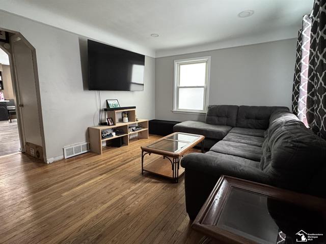 Builiding view two for 3838 16Th, Wyandotte, MI. 48192