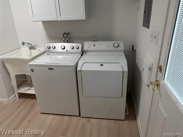 Builiding view five for 15338 Helen, Southgate, MI. 48195