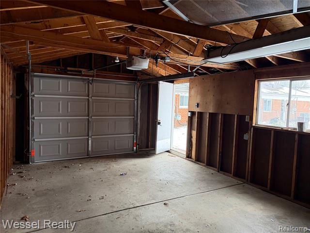 Builiding view fourteen for 15338 Helen, Southgate, MI. 48195