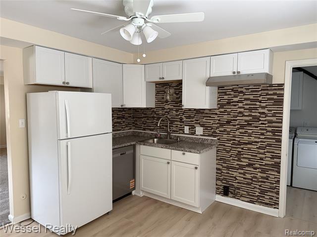 Builiding view one for 15338 Helen, Southgate, MI. 48195