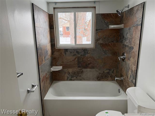 Builiding view ten for 15338 Helen, Southgate, MI. 48195