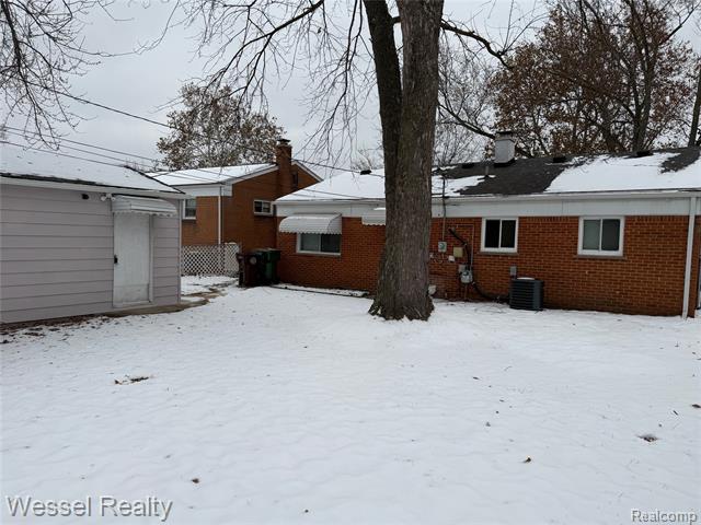 Builiding view thirteen for 15338 Helen, Southgate, MI. 48195