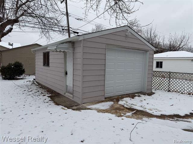 Builiding view twelve for 15338 Helen, Southgate, MI. 48195