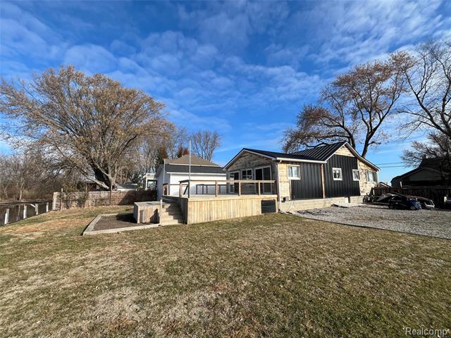 Builiding view eighteen for 35754 Erie, Rockwood, MI. 48173