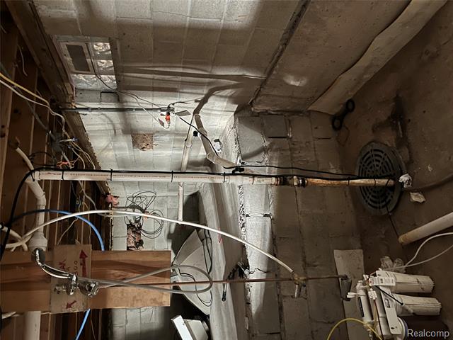 Builiding view eighty five for 35754 Erie, Rockwood, MI. 48173