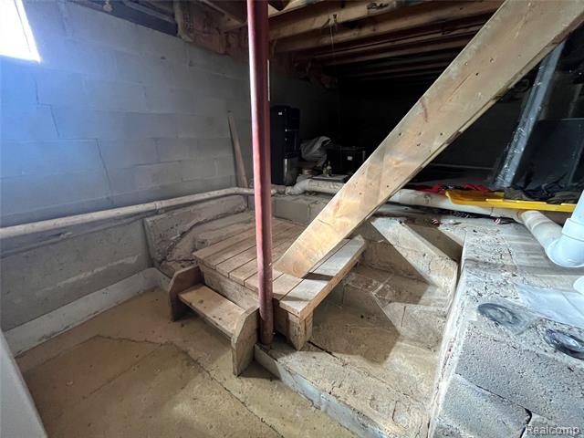 Builiding view eighty one for 35754 Erie, Rockwood, MI. 48173