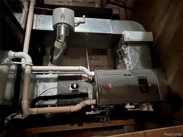 Builiding view eighty seven for 35754 Erie, Rockwood, MI. 48173