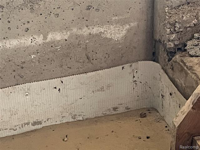 Builiding view eighty two for 35754 Erie, Rockwood, MI. 48173