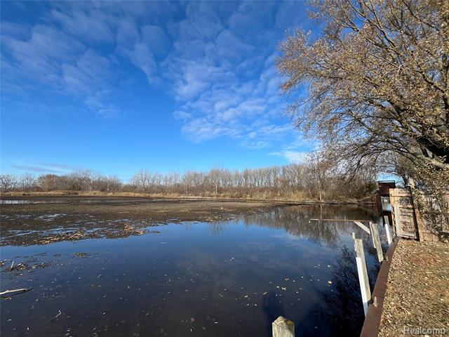 Builiding view eleven for 35754 Erie, Rockwood, MI. 48173