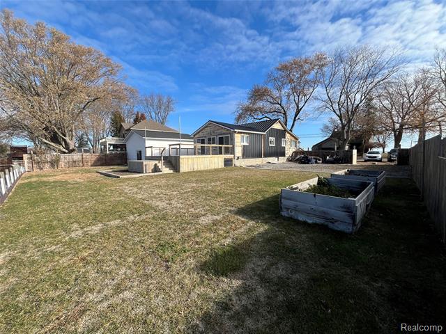 Builiding view fifteen for 35754 Erie, Rockwood, MI. 48173