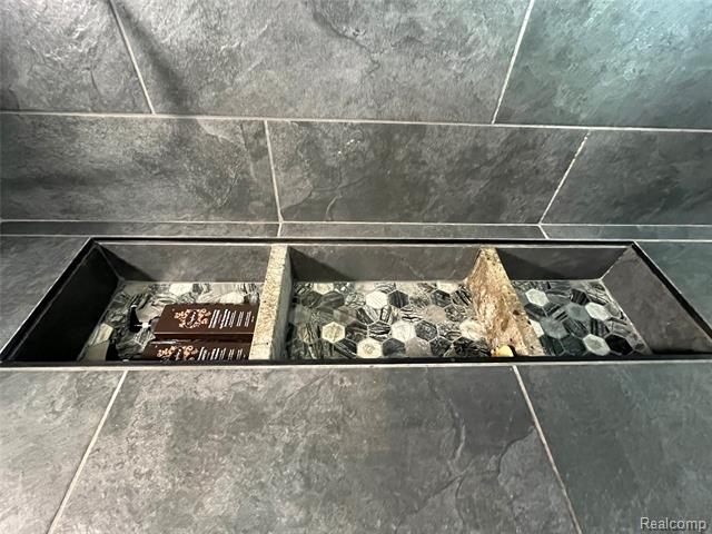 Builiding view fifty nine for 35754 Erie, Rockwood, MI. 48173