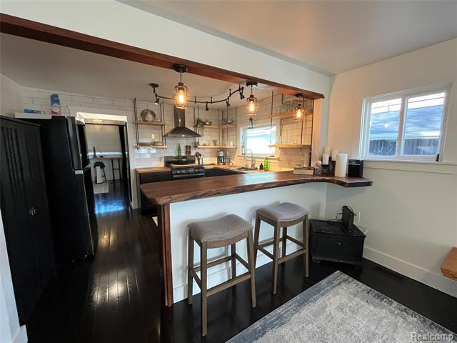 Builiding view forty four for 35754 Erie, Rockwood, MI. 48173