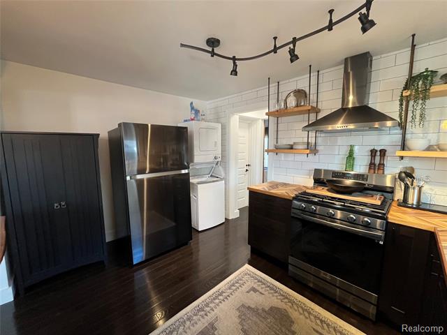 Builiding view forty seven for 35754 Erie, Rockwood, MI. 48173