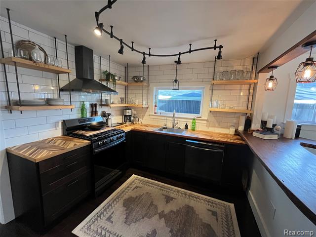 Builiding view forty six for 35754 Erie, Rockwood, MI. 48173