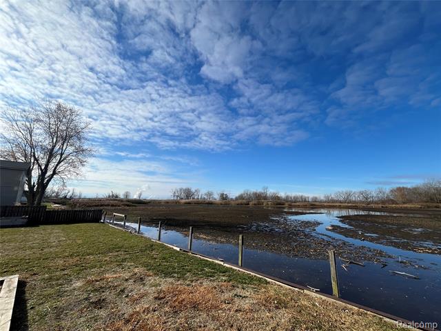 Builiding view nine for 35754 Erie, Rockwood, MI. 48173