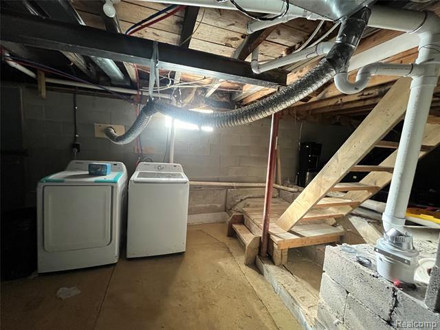 Builiding view ninety for 35754 Erie, Rockwood, MI. 48173