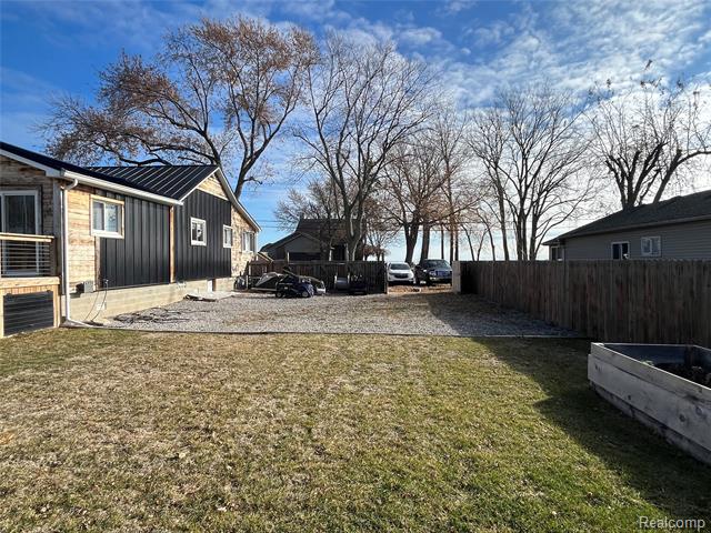 Builiding view seventeen for 35754 Erie, Rockwood, MI. 48173