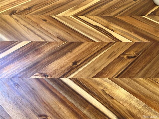 Builiding view seventy nine for 35754 Erie, Rockwood, MI. 48173