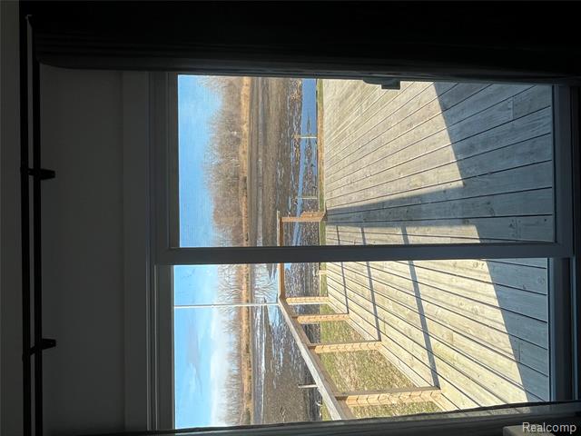 Builiding view seventy six for 35754 Erie, Rockwood, MI. 48173