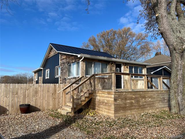 Builiding view twenty seven for 35754 Erie, Rockwood, MI. 48173