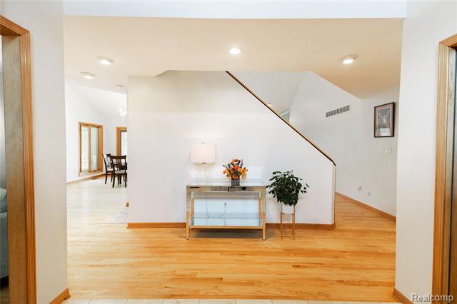 Builiding view eight for 29462 East River, Grosse Ile, MI. 48138