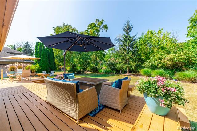 Builiding view fifty eight for 29462 East River, Grosse Ile, MI. 48138