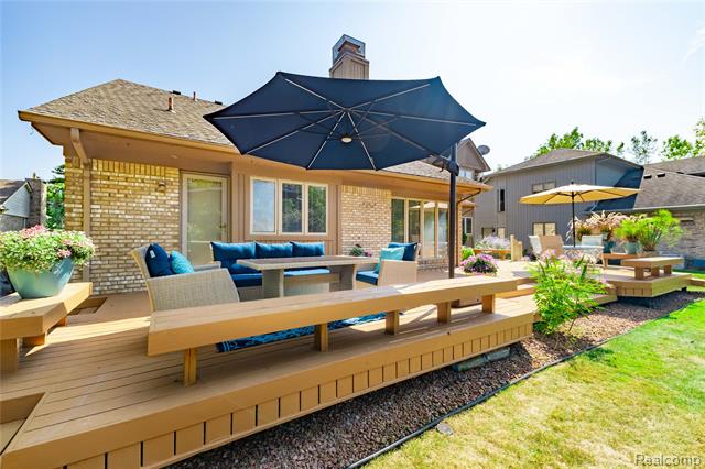 Builiding view fifty nine for 29462 East River, Grosse Ile, MI. 48138