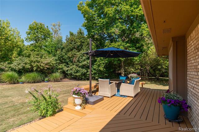 Builiding view fifty six for 29462 East River, Grosse Ile, MI. 48138