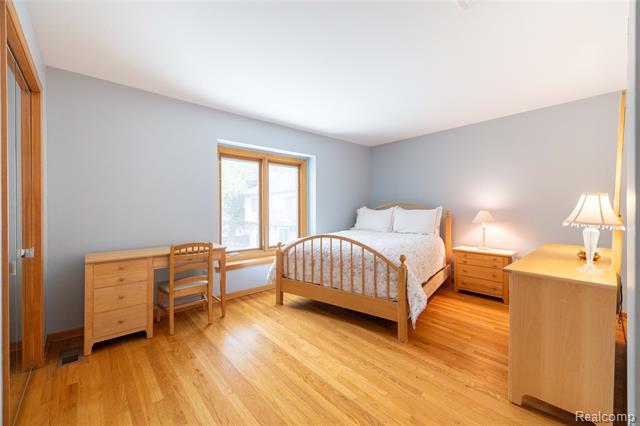 Builiding view forty eight for 29462 East River, Grosse Ile, MI. 48138