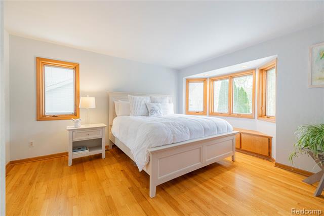 Builiding view forty for 29462 East River, Grosse Ile, MI. 48138