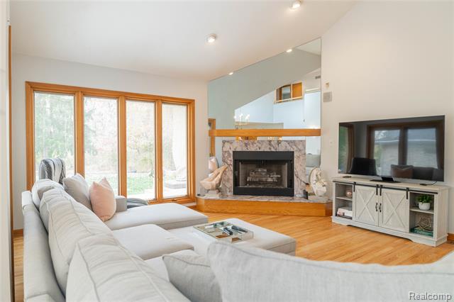 Builiding view fourteen for 29462 East River, Grosse Ile, MI. 48138