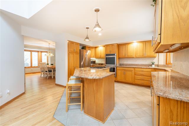 Builiding view nineteen for 29462 East River, Grosse Ile, MI. 48138